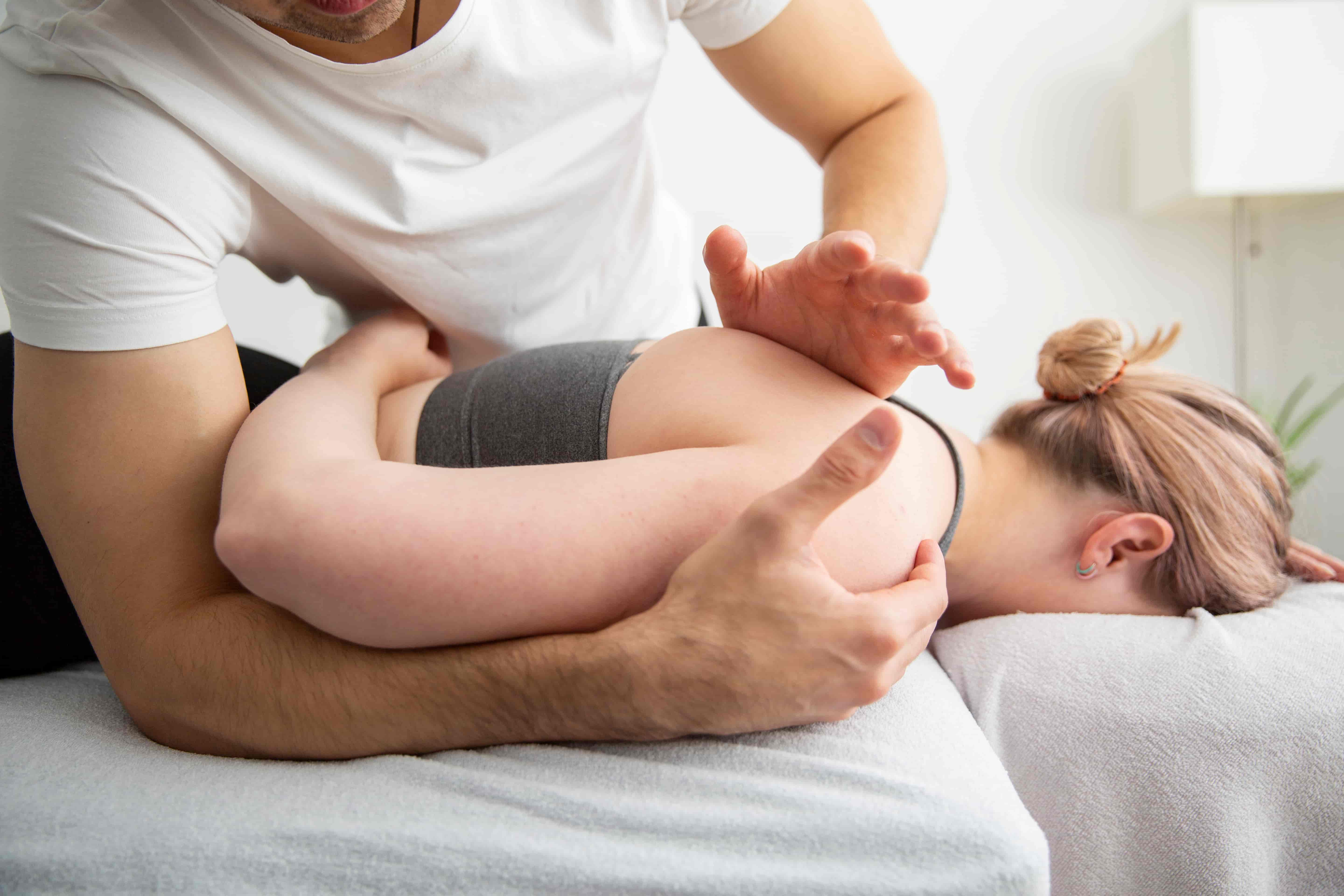 Shoulder and upper back treatment at the Supreme Sports Therapy practice, New Malden KT3
