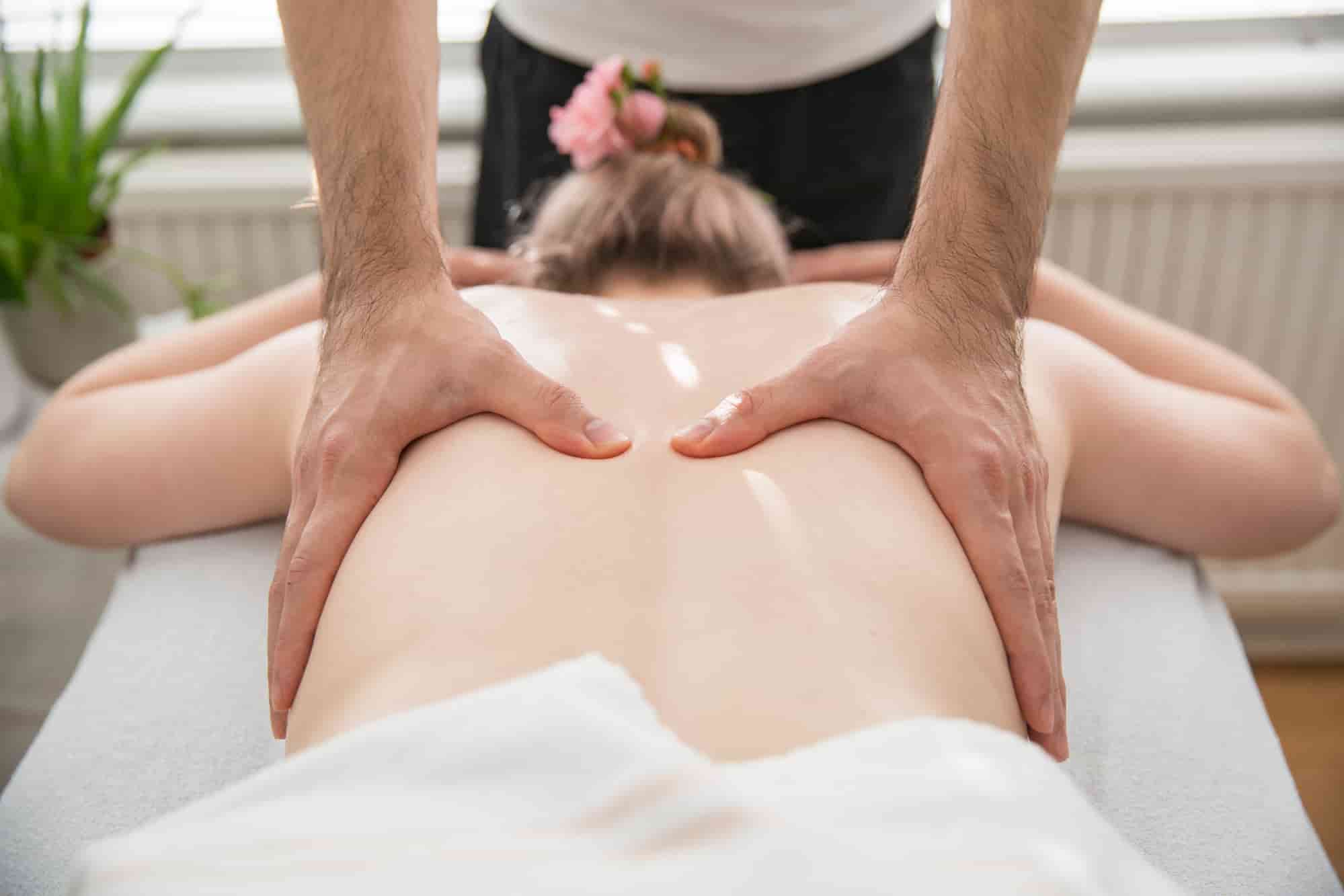 Slower, sustained massage for stress-related tension and sleep, New Malden KT3